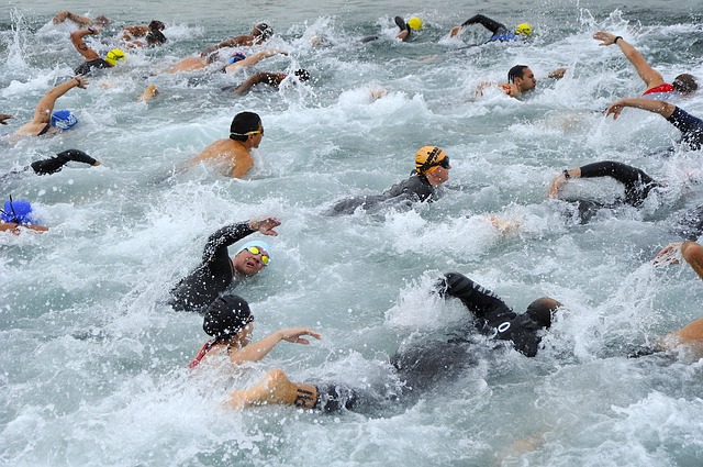 Panik vor dem Freiwasserschwimmen bei Triathlon- und Schwimmbewerben